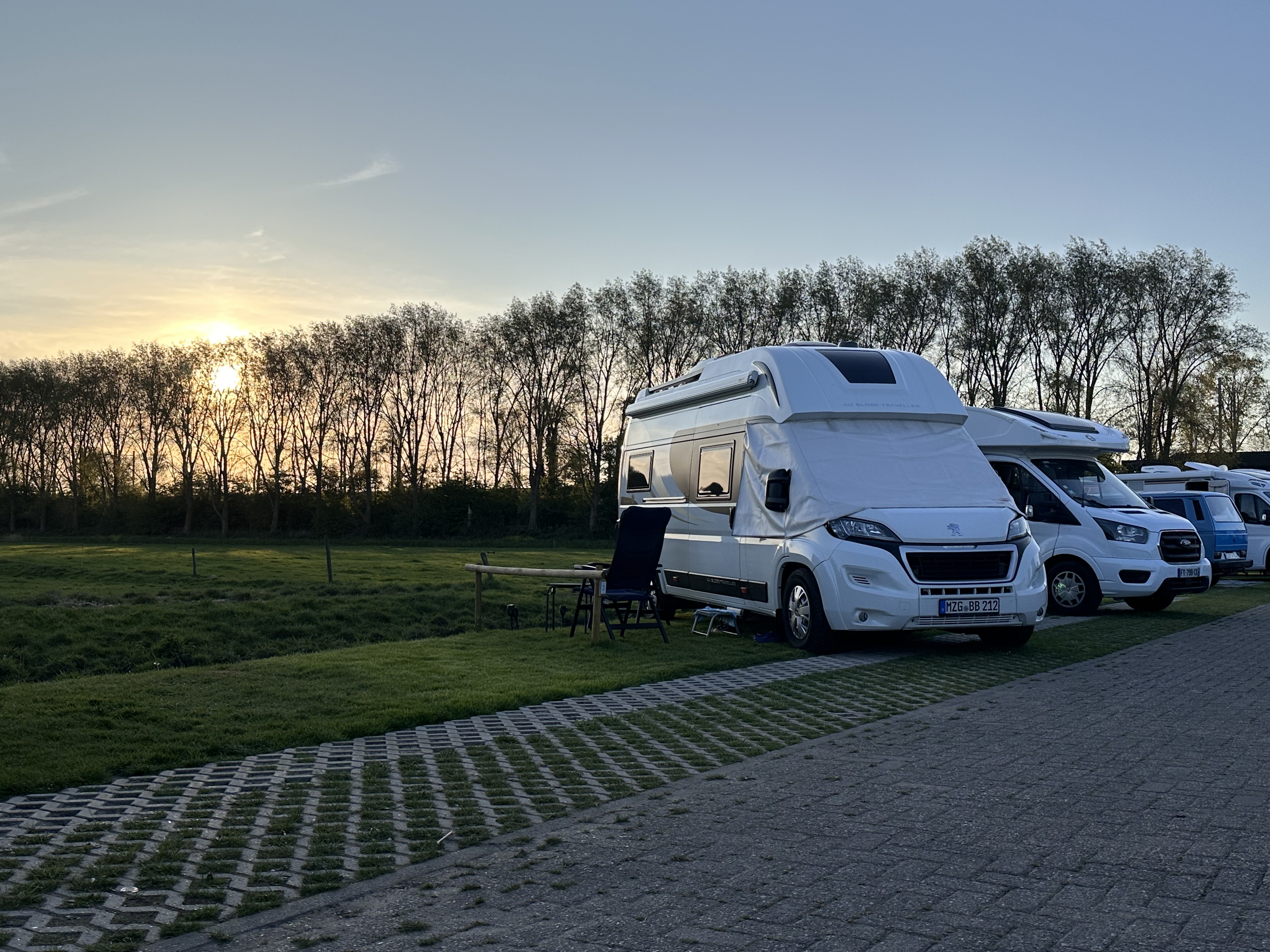 Wohnmobil platzieren ~ Camping de hof van Eeden