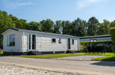 Geniet van een onvergetelijke vakantie aan de Zeeuwse kust in onze ruime Comfort stacaravan, perfect voor zes personen. Met een gezellige woonkamer, een volledig uitgeruste keuken, comfortabele slaapk..