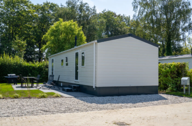 Geniet van een luxe vakantie in onze ruime stacaravan, perfect voor zes personen en gelegen aan de prachtige Zeeuwse kust. Tevens is één hond toegestaan in deze stacaravan. De open woonkamer, comple..