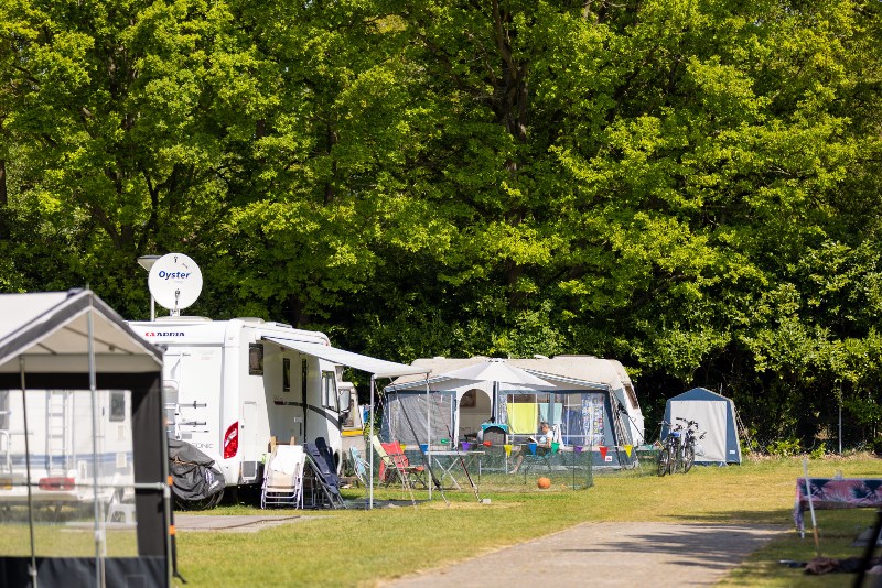 Komfortplatz (Wasser und Abwasseranschluß) 16 amp.
