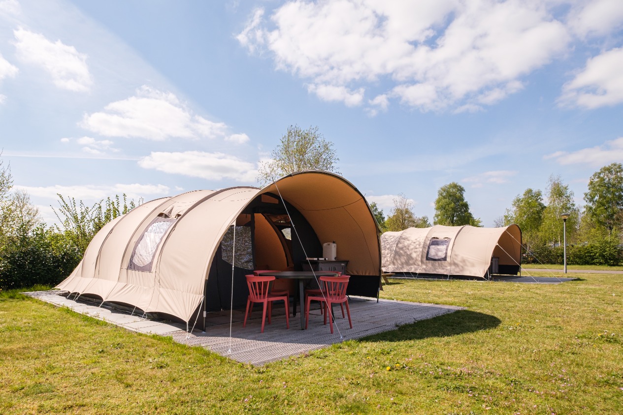 Tente tunnel De Waard pour 6 personnes.