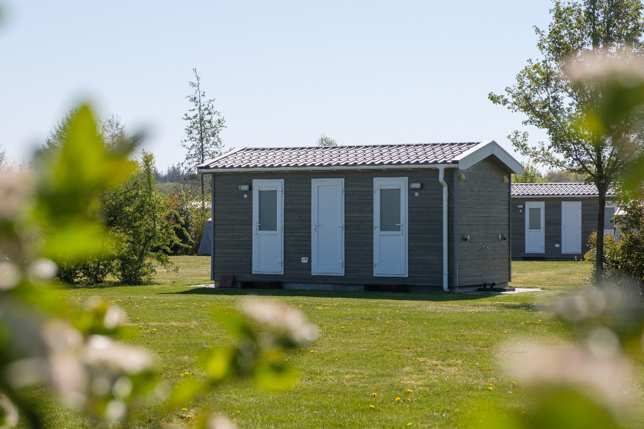 Emplacement de camping confortable avec sanitaires privés